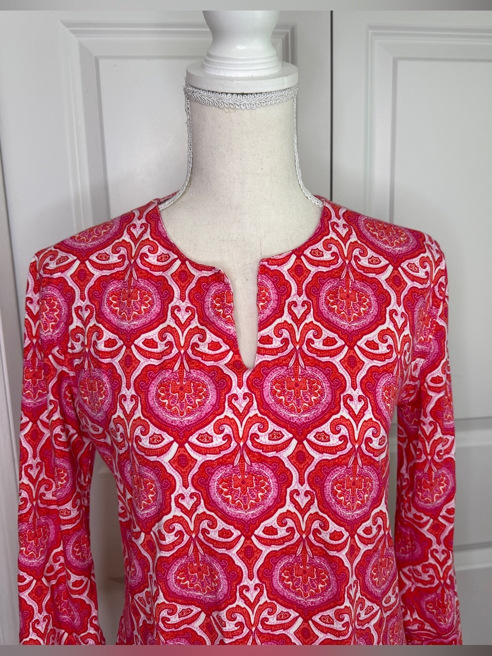 Coolibar Pink Red Tile Print Oceanside Tunic Shift Dress Small V- Neck UPF White - Picture 3 of 10